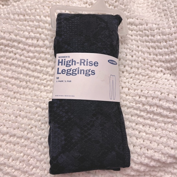 🌸3/$25 🆕 Old Navy High Rise Snakeskin Print Leggings, Navy and Black, Size M - Picture 4 of 12
